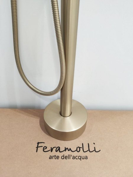 Смеситель для ванны отдельностоящий Feramolli GL637, золото Feramolli